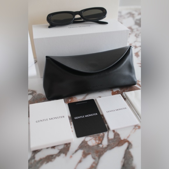 GENTLE MONSTER Black Sunglasses - Picture 12 of 16